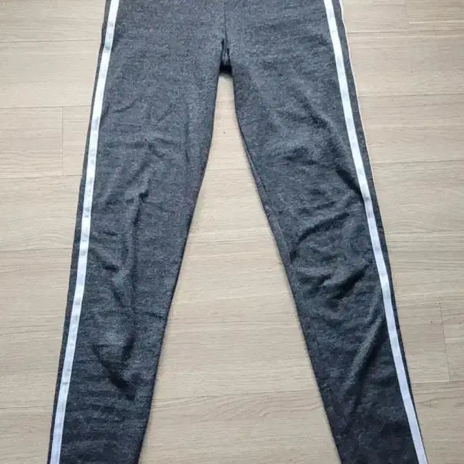 [BUNJANG] Discovery Hot Pants &amp; Adidas Leggings / 핫팬츠, 레깅스 팝니다