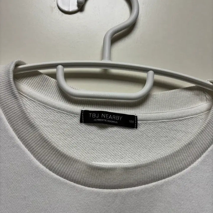 [BUNJANG] TBJ White Sweatshirt Size 100 / TBJ 화이트 맨투맨 100사이즈