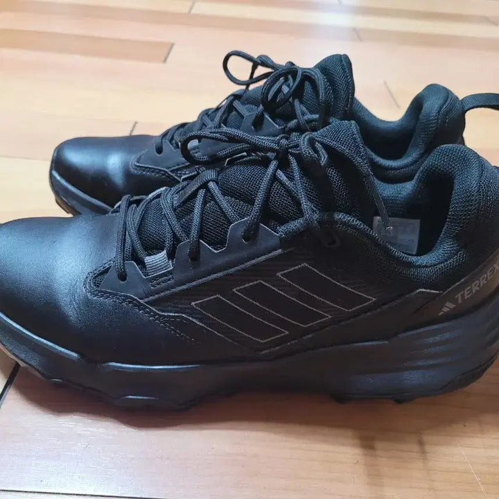 [BUNJANG] Adidas Terrex Unity Leather Low Sneakers (270mm) / 아디다스 테렉스 유니티 레더 로우 운동화(270mm)