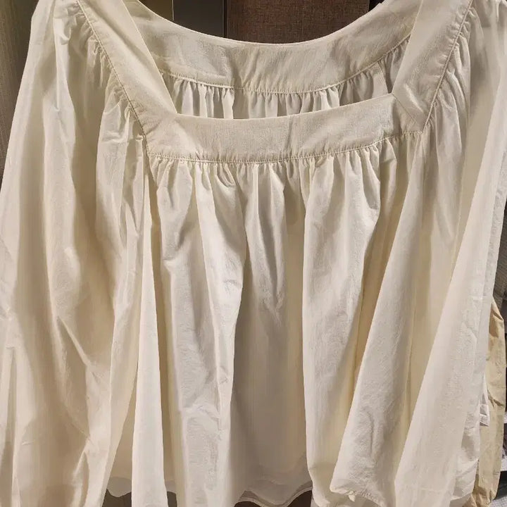 [BUNJANG] SIE Ruffle Blouse Ivory / 시에 러플 블라우스