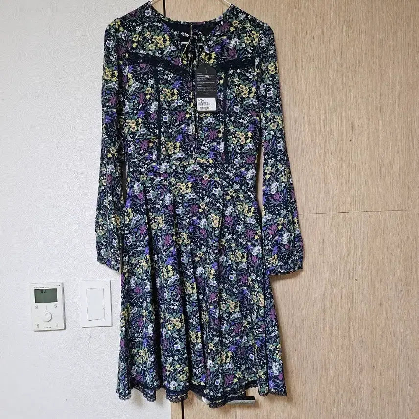 [BUNJANG] LeShop Floral Midi Dress / 르샵 플라워 미디원피스(텍달린새상품)55