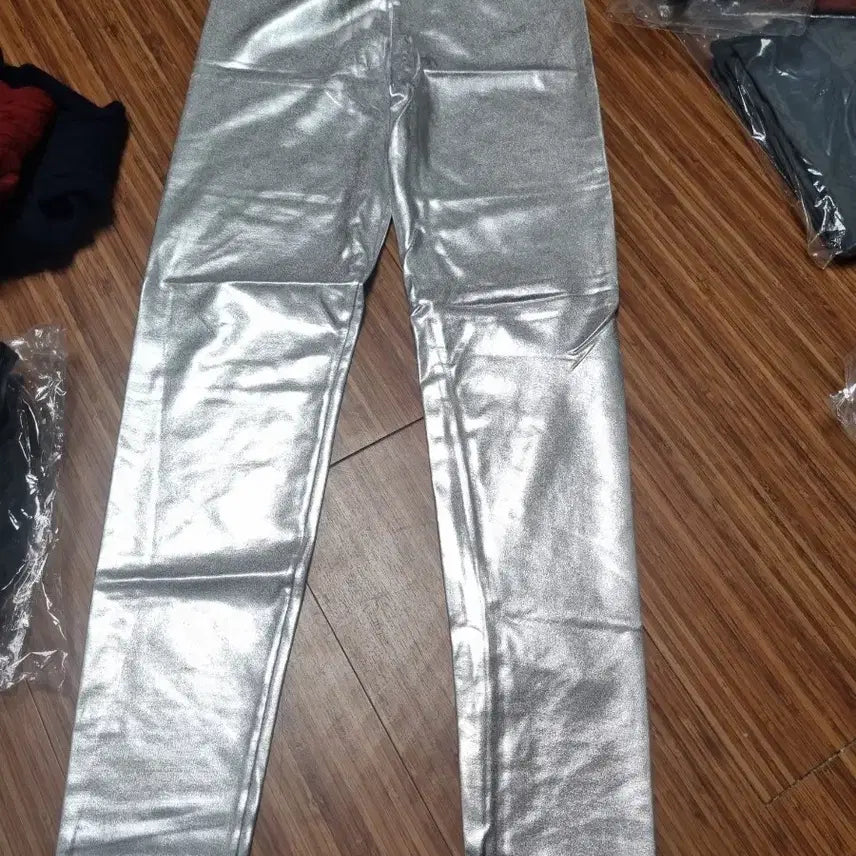 [BUNJANG] Rebody Silver Metallic Pants / 새상품 리바디에서 나온 실버 메탈릭 팬츠