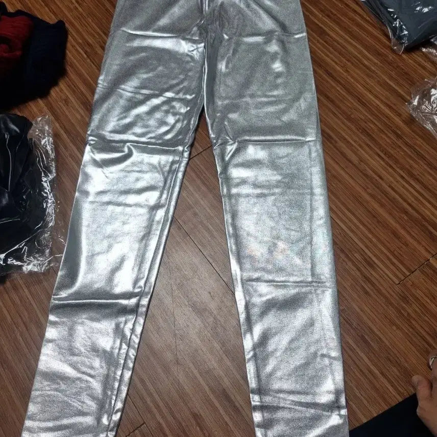 [BUNJANG] Rebody Silver Metallic Pants / 새상품 리바디에서 나온 실버 메탈릭 팬츠