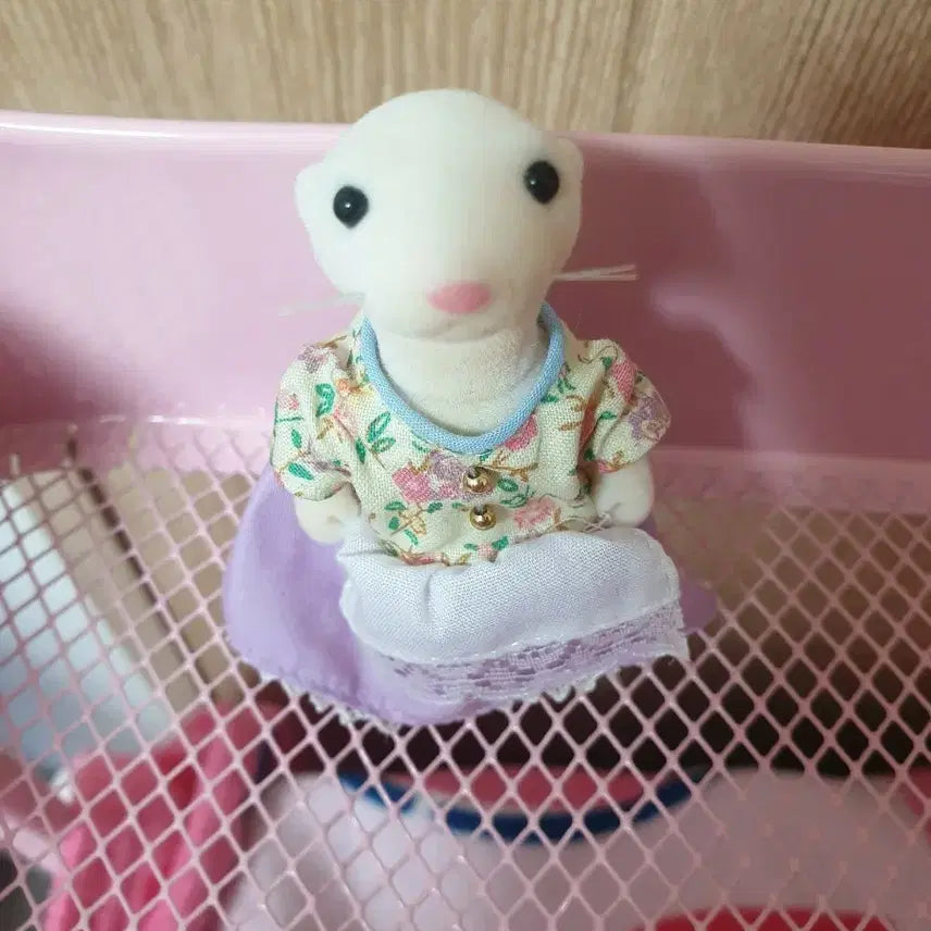 [BUNJANG] Sylvanian Families White Otter Mother / 실바니안 흰수달 엄마