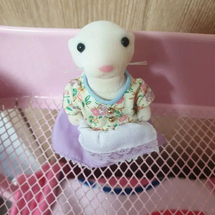 [BUNJANG] Sylvanian Families White Otter Mother / 실바니안 흰수달 엄마
