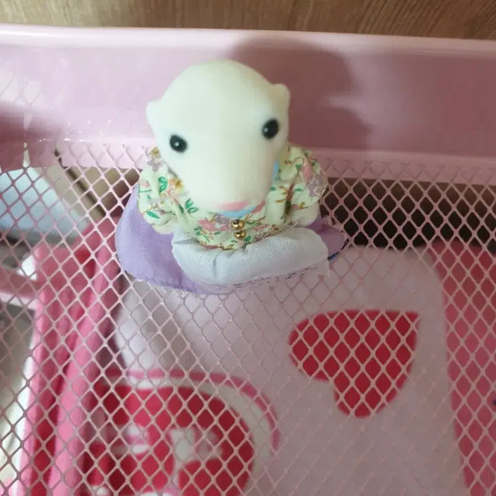 [BUNJANG] Sylvanian Families White Otter Mother / 실바니안 흰수달 엄마