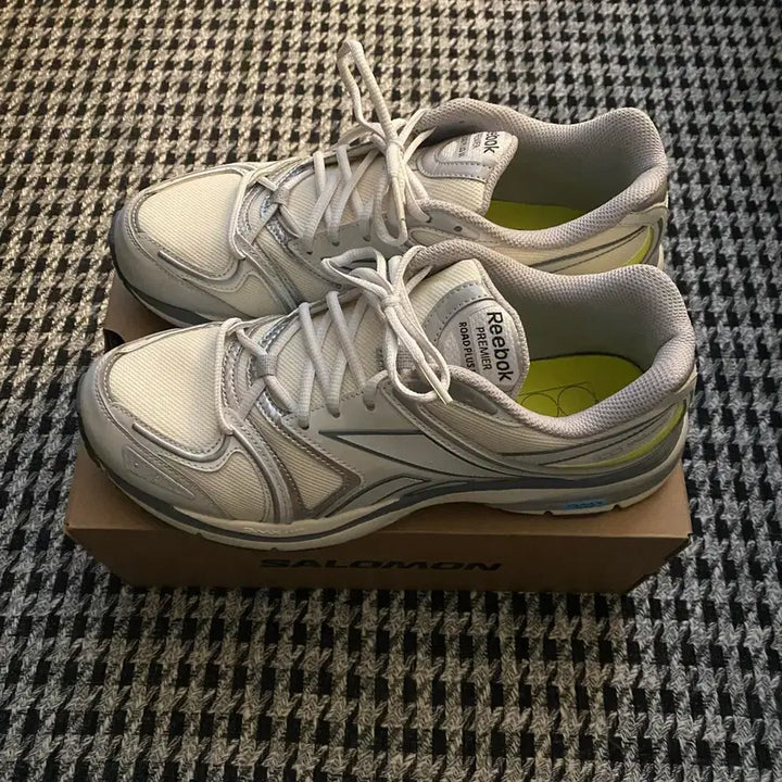 [BUNJANG] Reebok x Liful Premier Road Plus 6 Sneakers / [무료배송] 리복 x 라이풀 프리미어 로드 플러스 6 280
