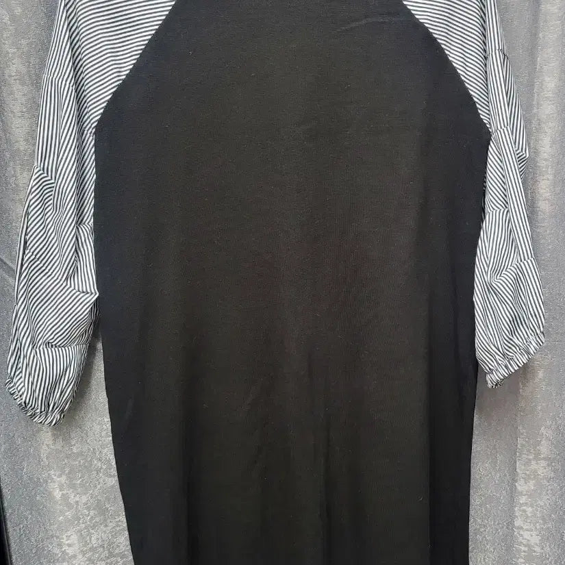 [BUNJANG] Striped Sleeve V-Neck Knit Dress / 스트라이프 셔츠 배색 브이넥 니트 원피스