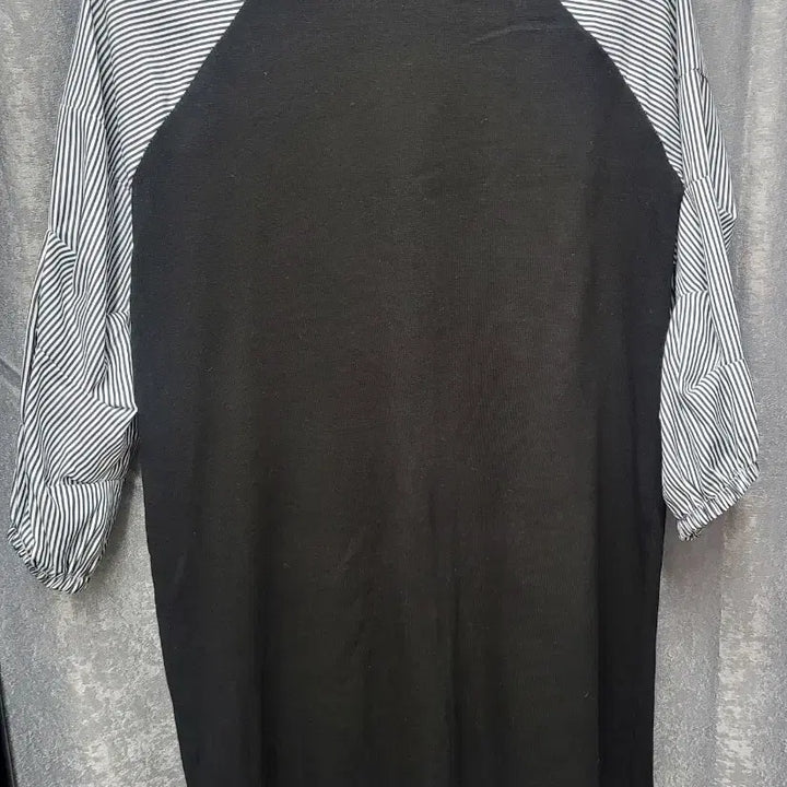[BUNJANG] Striped Sleeve V-Neck Knit Dress / 스트라이프 셔츠 배색 브이넥 니트 원피스