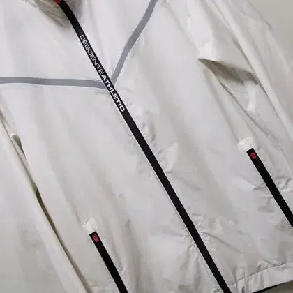 [BUNJANG] Descente Authentic Poly-Nylon Spandex Lightweight Wind Jacket with Mesh Paneling / 데상트 정품 폴리나일론스판 메쉬배색 경량윈드자켓 택100