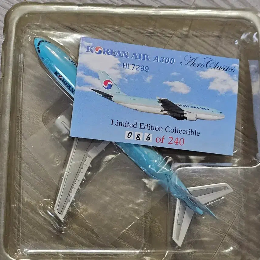 [BUNJANG] Korean Air Airbus A300-600R Model (1:400 Scale, Limited Edition) / 대한항공 비행기 모형 판매합니다