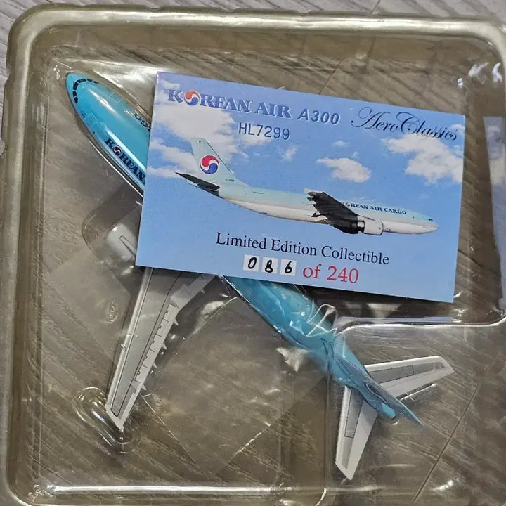 [BUNJANG] Korean Air Airbus A300-600R Model (1:400 Scale, Limited Edition) / 대한항공 비행기 모형 판매합니다