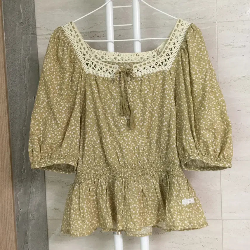 [BUNJANG] Thursday Island 22 Smoke Blouse / 써스데이아일랜드 22 스모크 블라우스 S