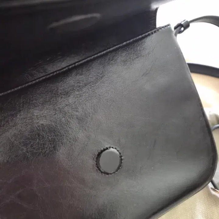 [BUNJANG] LOEUVRE Black Leather Crossbody Bag / LOEUVRE 루에브르 블랙 가죽 크로스백