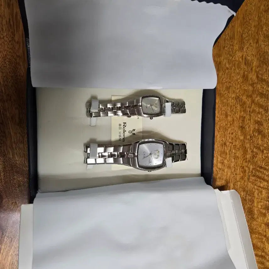 [BUNJANG] Roh Moo-hyun Presidential Wristwatch Set / 노무현 대통령 남녀 손목시계 세트. 미사용.