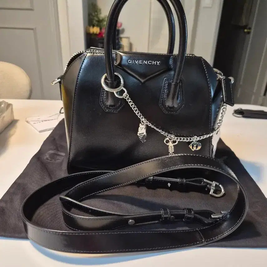 [BUNJANG] Givenchy Antigona Mini Black Tote Bag / 지방시 안티고나 미니 블랙 토트백