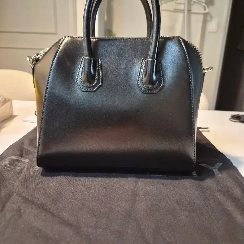 [BUNJANG] Givenchy Antigona Mini Black Tote Bag / 지방시 안티고나 미니 블랙 토트백