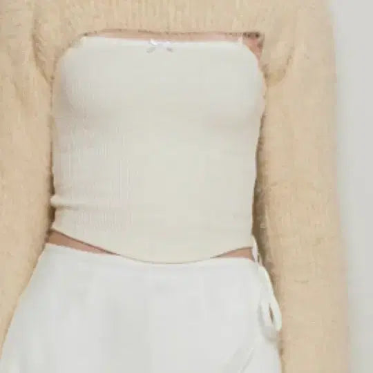 [BUNJANG] Not Your Roses Sleeveless Top / 낫유어로즈 나시