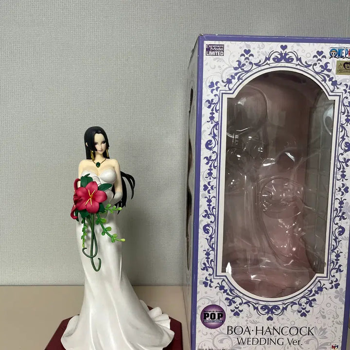 [BUNJANG] Boah Hancock Wedding Dress Figure / 원피스 보아 핸콕 웨딩