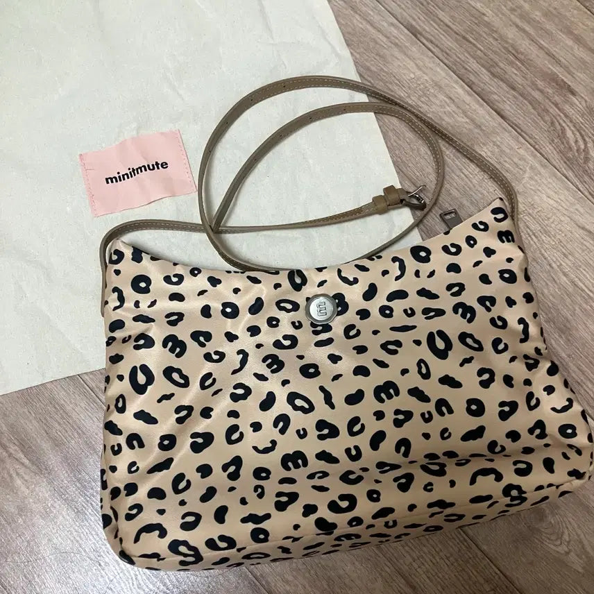 [SOLD OUT] 미닛뮤트 클로 소포트 레오파드
