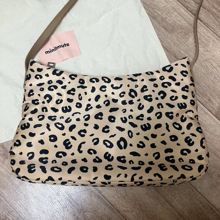 [SOLD OUT] 미닛뮤트 클로 소포트 레오파드