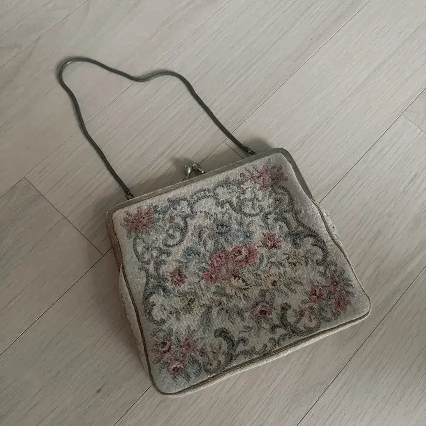 [BUNJANG] Vintage Floral Embroidered Chain Bag / 빈티지 플라워 자수 가방 체인백