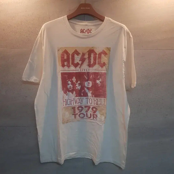 [BUNJANG] AC/DC Official Merchandise T-Shirt XL / AC/DC. 정품 굿즈 티셔츠.