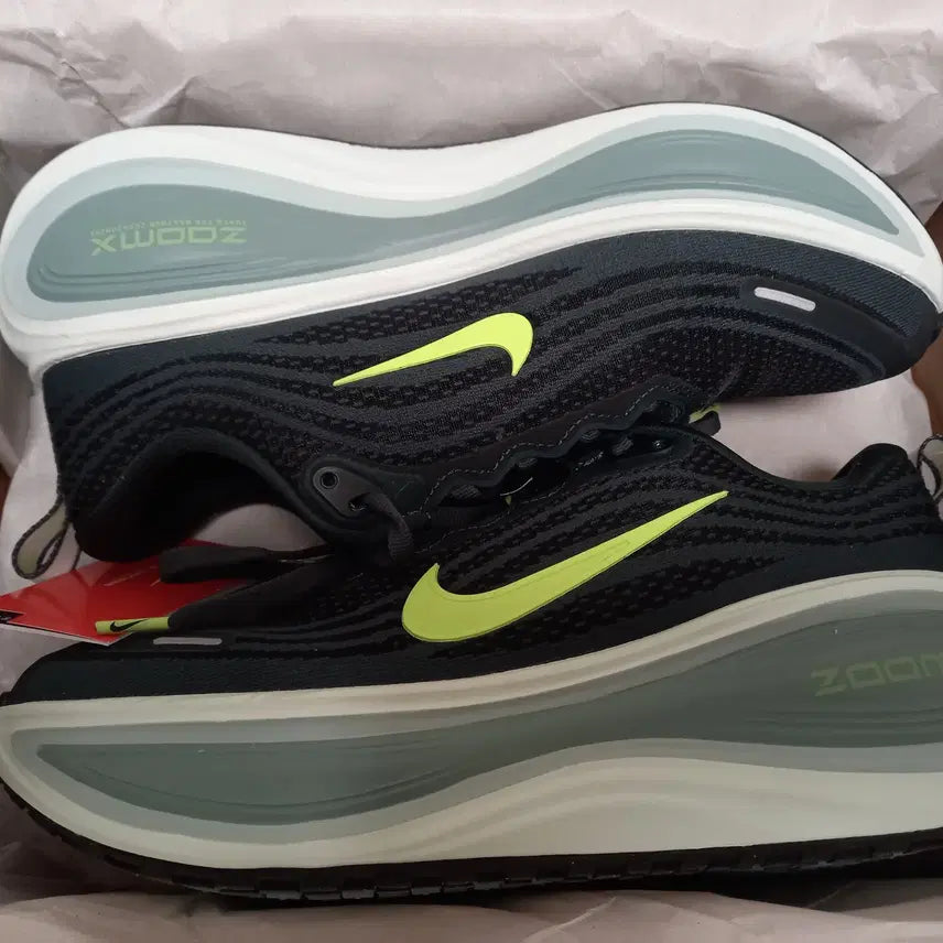 [BUNJANG] Nike Vomero Plus Sneakers / [260] 나이키 보메로 플러스 나이키 코리아 택채 새제품 판매합니다.