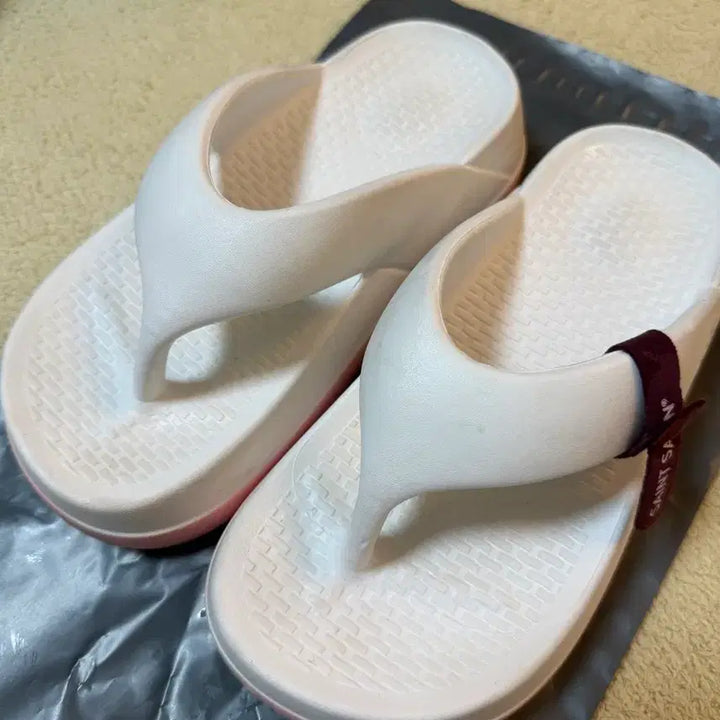 [BUNJANG] Saint Pain Flip-Flops / 세인트페인 쪼리