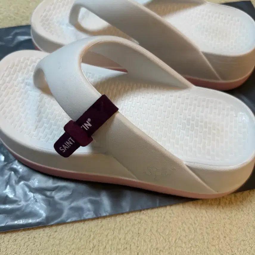 [BUNJANG] Saint Pain Flip-Flops / 세인트페인 쪼리