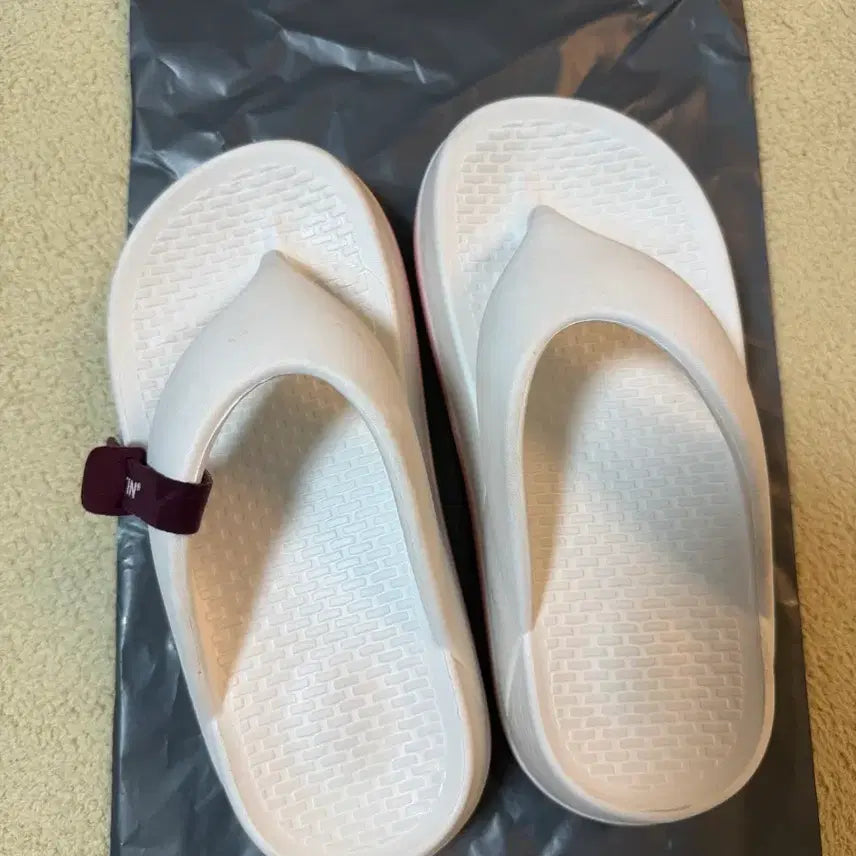 [BUNJANG] Saint Pain Flip-Flops / 세인트페인 쪼리