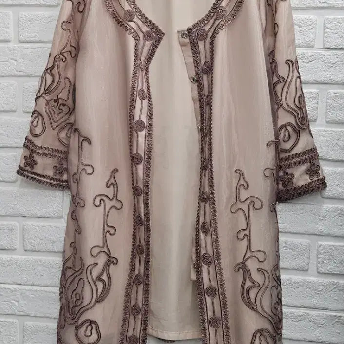 [BUNJANG] Beige Silk Embroidered Jacket / A4367  베이지색 실크자수 쟈켓