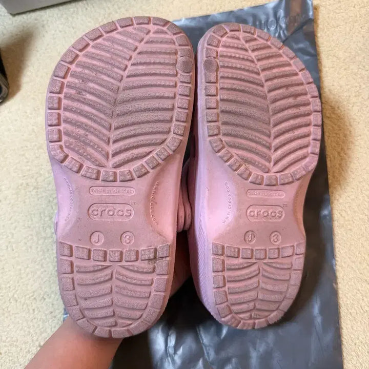 [BUNJANG] Crocs Pink J3 Clogs / 크록스 핑크 220