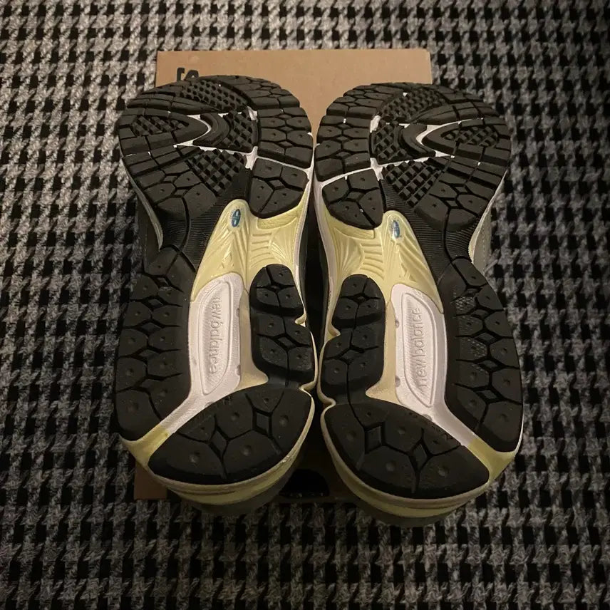 [BUNJANG] New Balance 2002R Cool Grey Sneakers / [무료배송] 뉴발란스 2002R Cool Grey 280