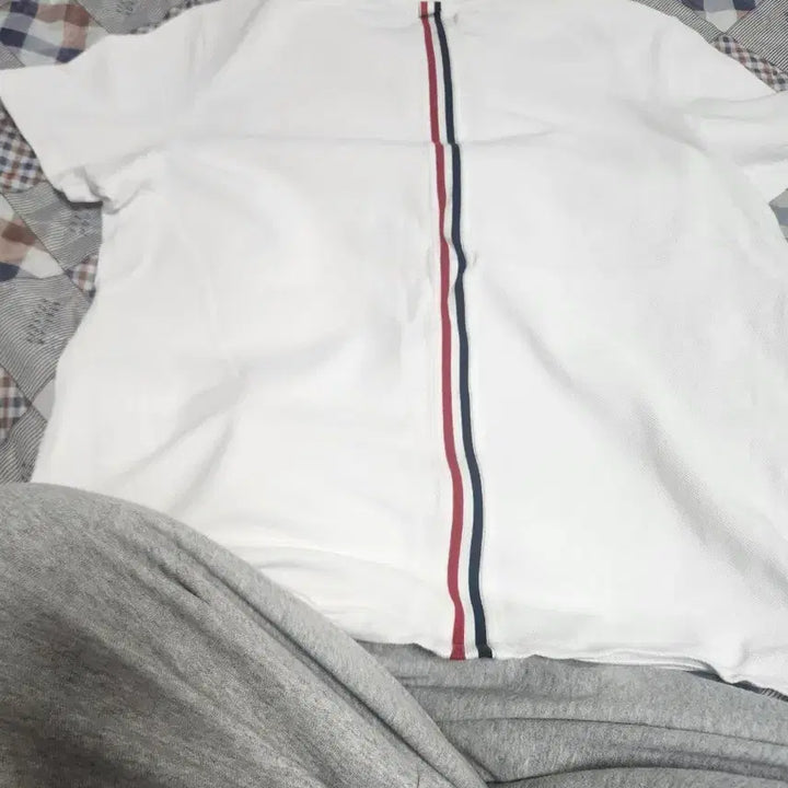 [BUNJANG] Thom Browne White Center Back Short Sleeve T-shirt / 톰브라운 화이트 샌터백 5 백화점 반팔