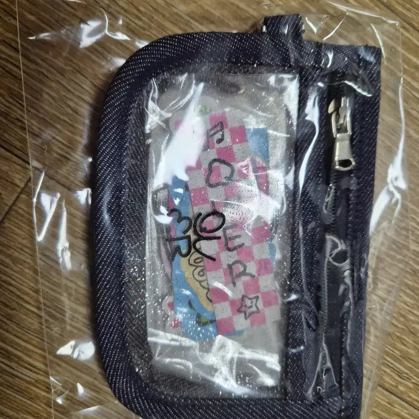 [BUNJANG] qwer Weverse Con Pouch and Sticker Set / qwer 위버스콘 파우치 및 스티커 세트