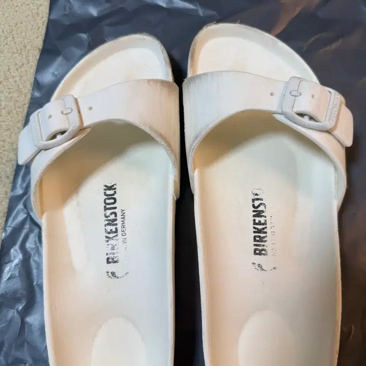 [BUNJANG] Birkenstock Arizona Sandals White / 버켄스탁 아리조나 슬리퍼 화이트