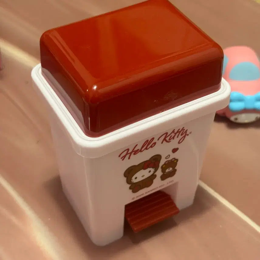[BUNJANG] Hello Kitty Mini Pedal Trash Can / 마지막가격) 헬로키티 미니 데스크 휴지통
