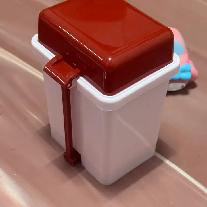 [BUNJANG] Hello Kitty Mini Pedal Trash Can / 마지막가격) 헬로키티 미니 데스크 휴지통