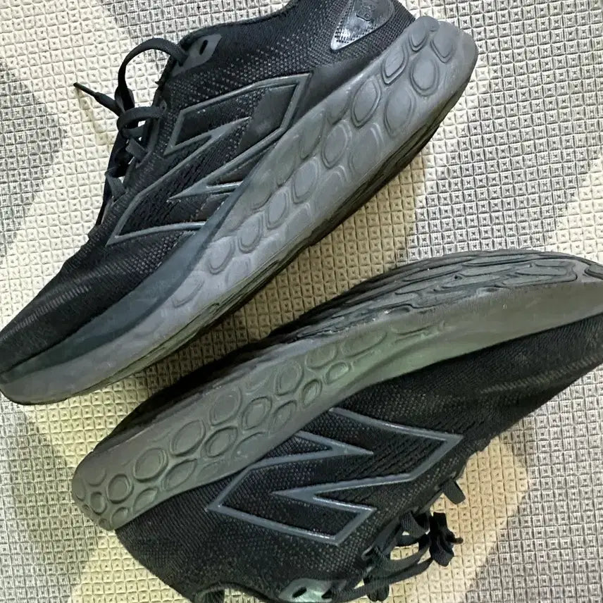 [BUNJANG] New Balance Fresh Foam 680 V6 Sneakers / 뉴발란스 프레쉬폼 680 V6  250사이즈