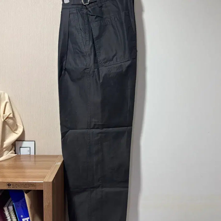 [SOLD OUT] [02] 어나더오피스 AW 산티아고 치노팬츠 그래파이트