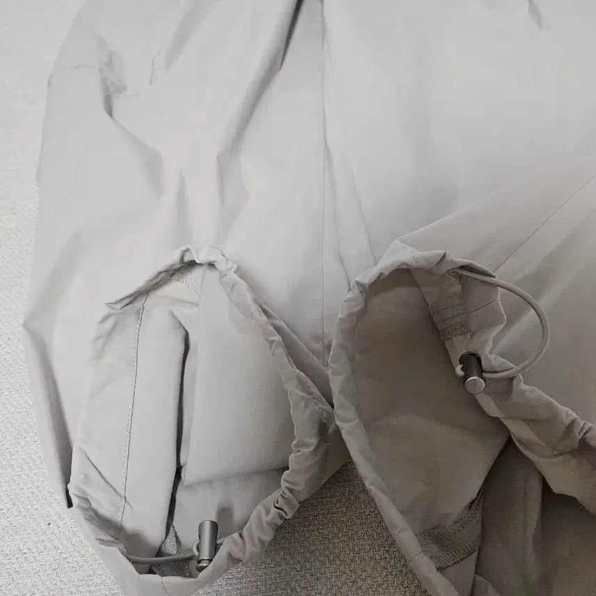 [BUNJANG] SPAO Super Wide Nylon Cargo Pants - Light Beige / (새상품) 스파오 슈퍼와이드 나일론 카고팬츠