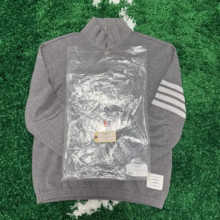 [SOLD OUT] 톰브라운 남성 반집업 미드그레이 3 size