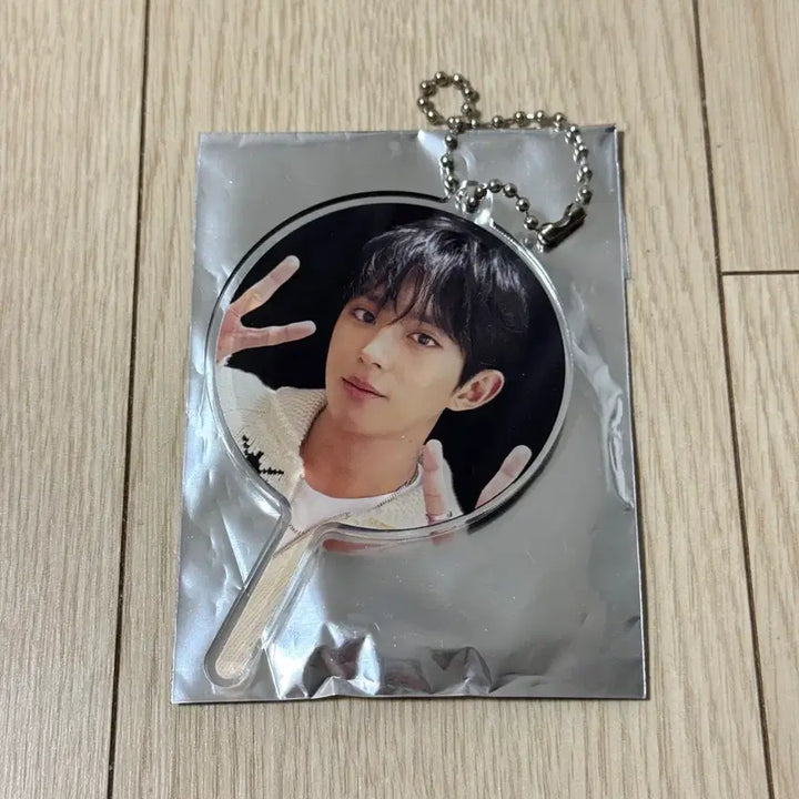 [BUNJANG] DKB D1 Radiance Acrylic Keyring / 다크비 디원 일본 팬콘 RADIANCE 엠디 아크릴 키링