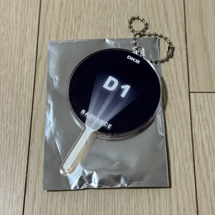 [BUNJANG] DKB D1 Radiance Acrylic Keyring / 다크비 디원 일본 팬콘 RADIANCE 엠디 아크릴 키링