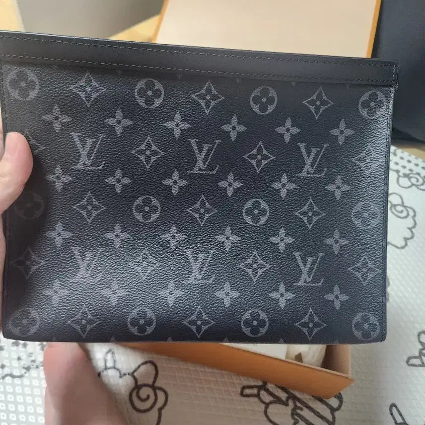 [BUNJANG] Louis Vuitton Monogram Clutch / 루이비통 모노그램 클러치 블랙