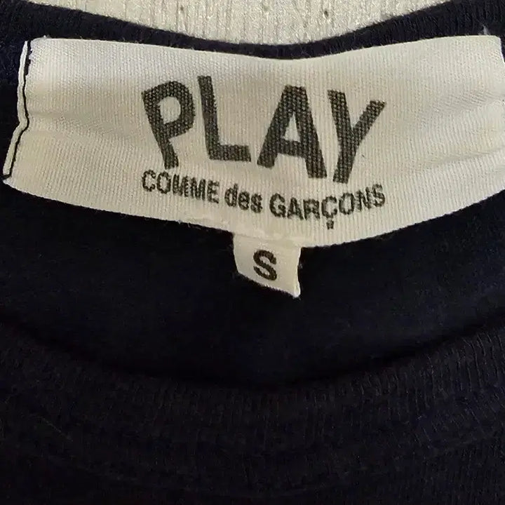 [BUNJANG] Comme des Garçons Gold Emblem Navy T-Shirt / 꼼데기르송 골드와펜 S