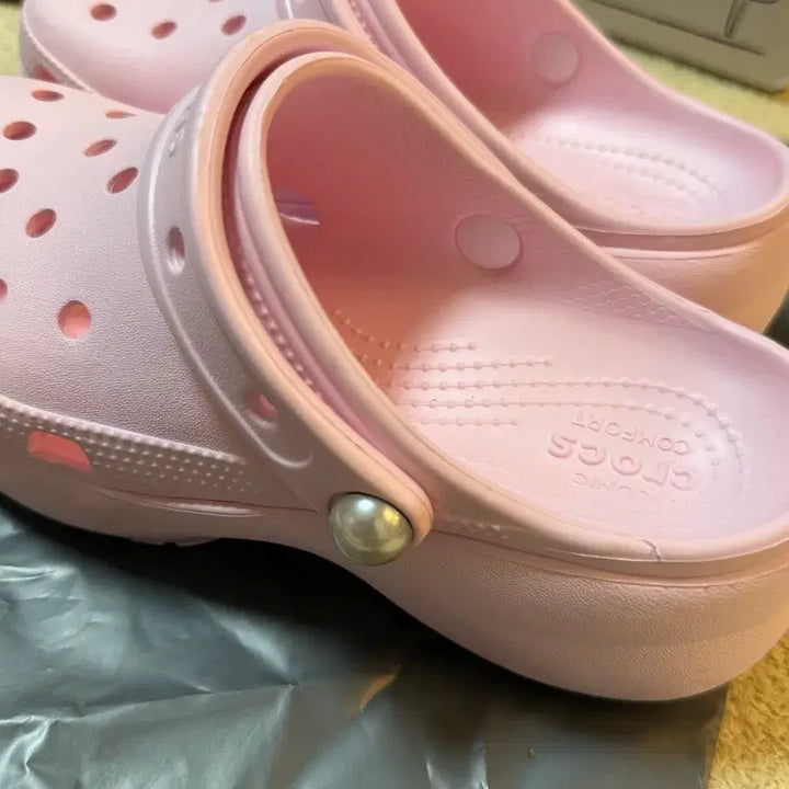 [BUNJANG] Crocs Pink Platform Sandals / 통굽 크록스 핑크 220