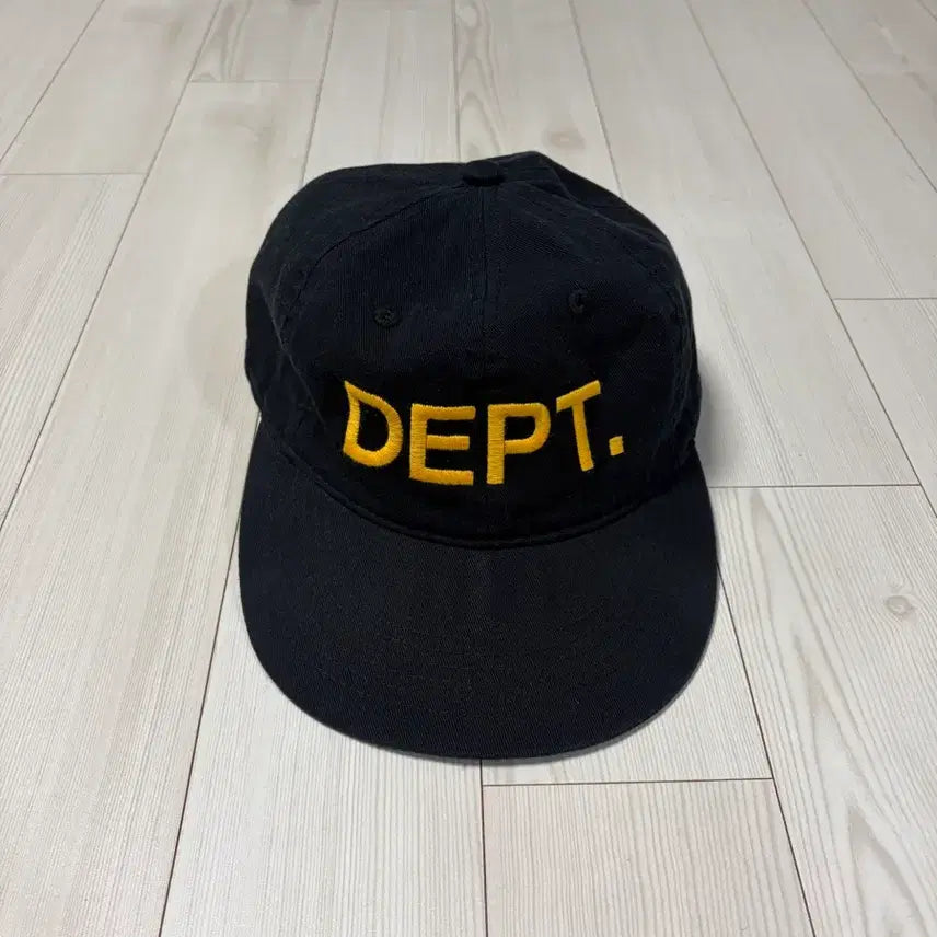 [SOLD OUT] 갤러리디파트먼트 DEPT 자수로고 공용 볼캡 DH-90147 BLCK