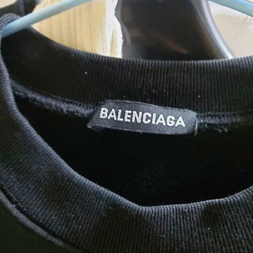 [BUNJANG] Balenciaga Wave Logo Sweatshirt / 발렌시아가 웨이브 로고 블랙 맨투맨